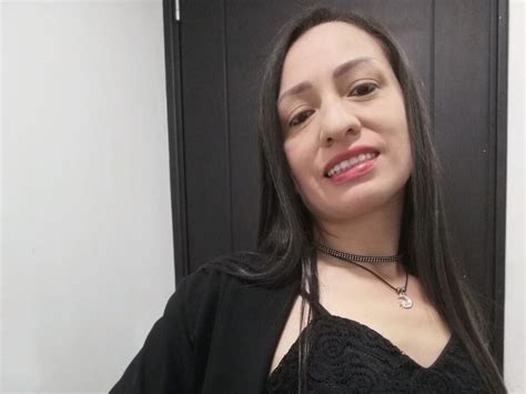 Gisellearias Black Haired Latin Mom Webcam