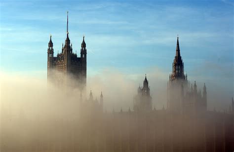 Three Stunning Photos Of A Foggy London From The Sky Castle In The
