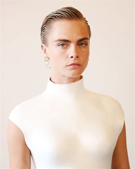Cara Delevingne Says You Need 2 Makeup Products E Online Uk