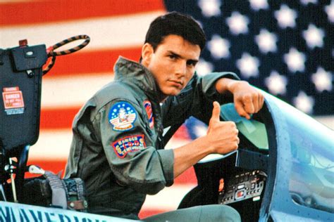 Top Gun 2 New Set Photos Show Tom Cruise In A Bomber Jacket