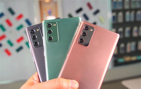 A készülék lte modemmel támogatja két hálózati kártya egyidejű behelyezését, ráadásul fülhallgató kimenettel is rendelkezik. Les Galaxy Note 20 et Galaxy Note 20 Ultra officiels, cap ...