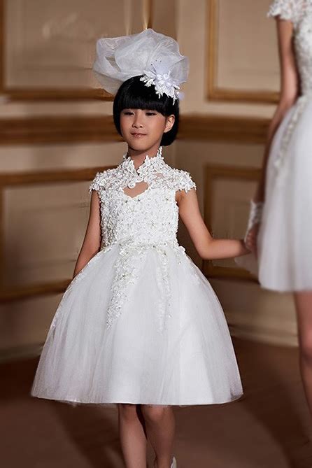 Pour que votre fille se transforme en petite princesse. Robe cortège fille princesse col montant en dentelle ...