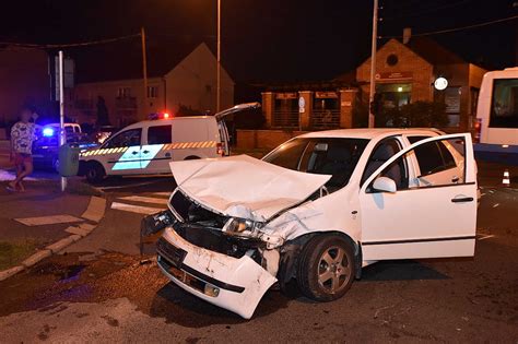 Nem vette észre a Stop táblát két autót tört össze a Fiat vezetője