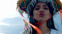 Quién es Renata Flores, la cantante peruana pionera del quechua-trap