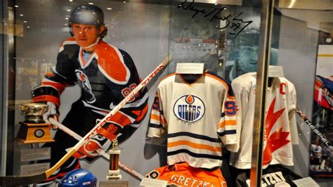 How Wayne Gretzky Is Connected To The Hockey Hall Of Fame