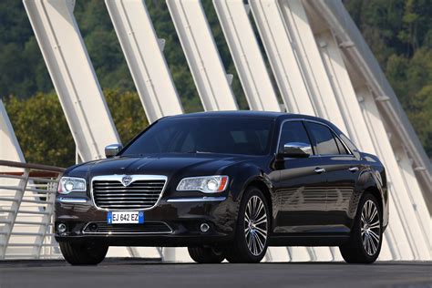 2012 Lancia Thema Hd Pictures