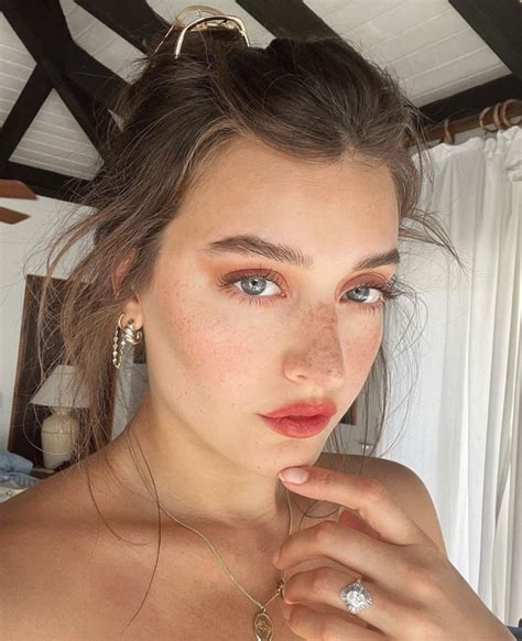 Jessica Clements Picture