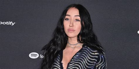 Noah Cyrus Goes Nearly Nude For 2020 Cmt Music Awards Performance