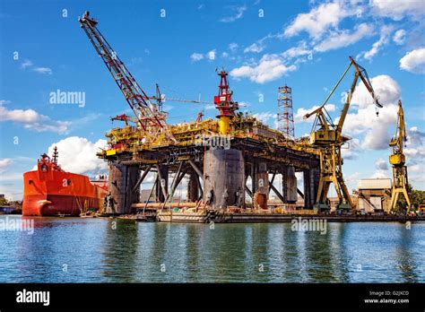 Rig Platform Construction Hi Res Stock Photography And Images Alamy