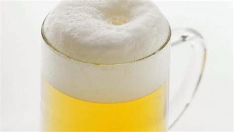 científicos británicos dan con la fórmula para que la espuma de la cerveza dure de principio a