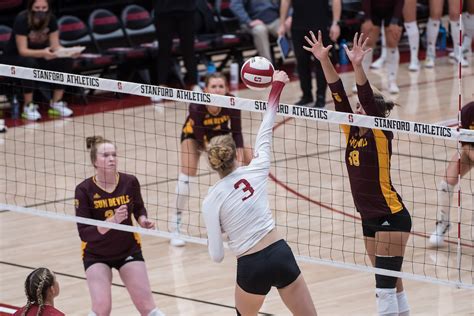 Womens Volleyball Falls In Five