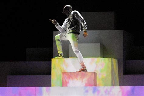 Chris Brown Dances Up A Storm At The 2012 Grammy Awards