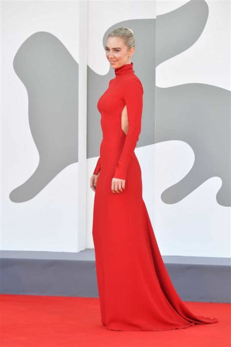 Pieces of a woman (2020). Vanessa Kirby Attends the Pieces of a Woman Premiere ...