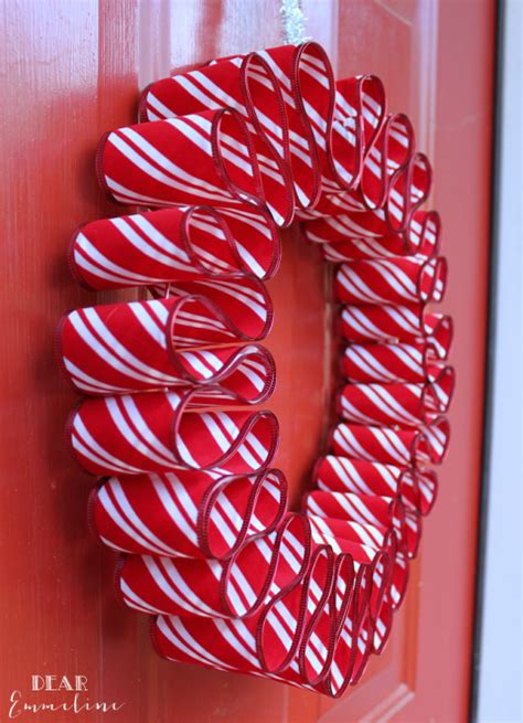 Either done by yourself or with your family, we are providing you with 30 of top easy and creative diy christmas decorations ideas to help you celebrate the season. 50+ Festive Do-It-Yourself Christmas Wreath Ideas | Eye ...