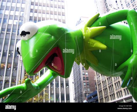 Kermit The Frog Macys Thanksgiving Parade Manhattan New York Usa