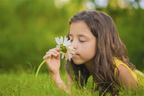 New Research Proves That Human Sense Of Smell Is Better Than We Thought