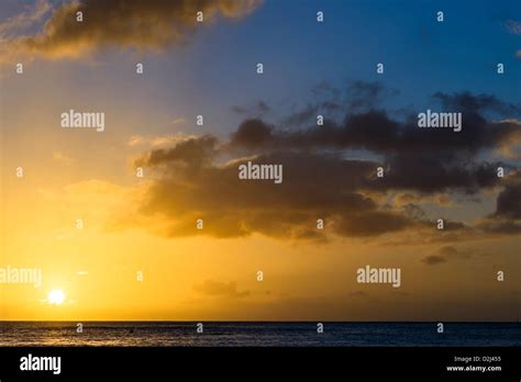 Sunset Waikiki Beach Honolulu Hawaii Usa Stock Photo Alamy