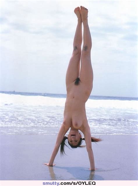 Teen Pretty Happy Sea Beach Nude Fullfrontal Handstand Athletic