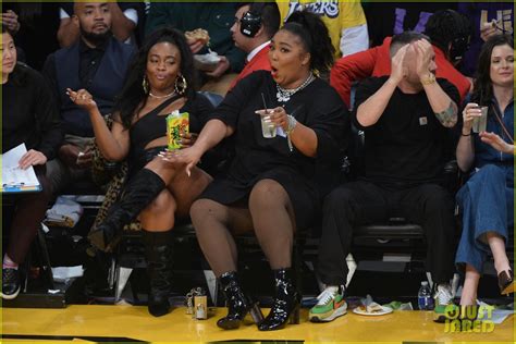 Lizzo Bares Her Thong While Twerking At The Lakers Game Photo 4400602