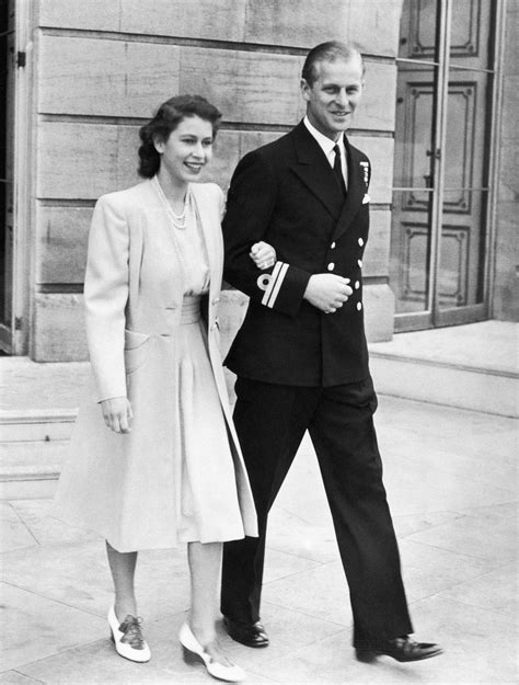 Edinburgh dükü prens philip mountbatten'i hepimiz kraliçe 2. Princess Elizabeth and Lieutenant Philip Mountbatten ...
