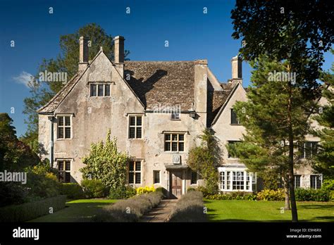 Uk England Wiltshire Avebury Manor House And Small Front Garden
