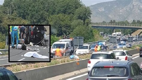 Incidente mortale su a1 a modena nord, tir salta carreggiata. Incidente mortale sull'Autostrada A1, morti nonno e nipote ...