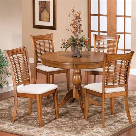Hillsdale Furniture Bayberry Oak 5 Piece Dining Set With Round Dining