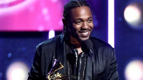 Grammy Rewind Watch Kendrick Lamar Accept Best Rap Album For Damn