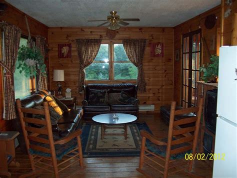 Lazy Bee Log Cabin | Keosauqua, Iowa | Travel Iowa