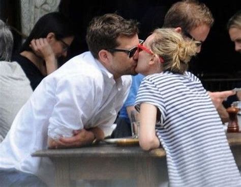 Kissing Celebrities 53 Pics