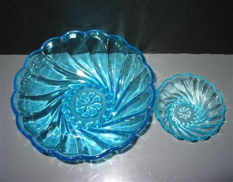 Vtg Hazel Atlas Blue Sea Shell Capri Swirl Glass Serving