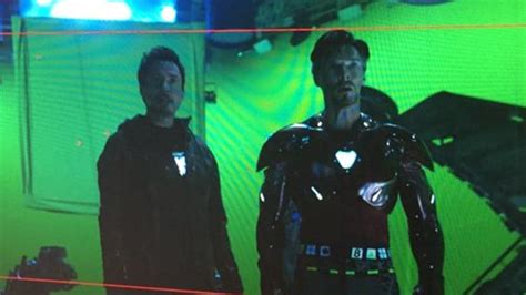 Unseen Avengers Infinity War Pic Shows Doctor Strange Wearing Iron Man Suit In Deleted Scene