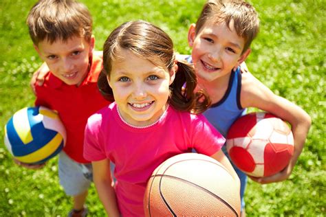 Niños Jugando Con Pelotas Oficinistamx La Guía De Supervivencia De