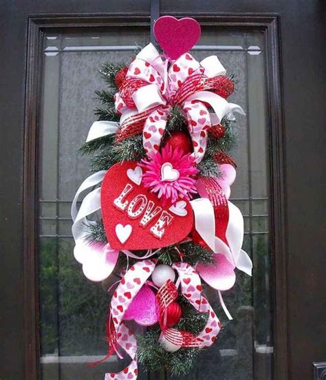 25 Beautiful Valentines Wreath Ideas 3 Diy Valentines Day Wreath