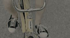 I've always struggled finding some, so i've collected some from the internet and put it here. aesthetic gif hunt. -  i. feet/legs  - Wattpad