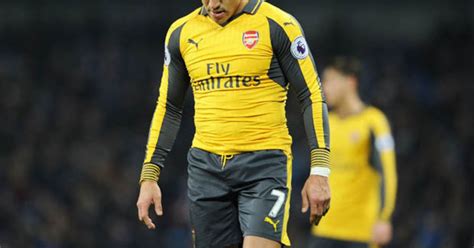 Liverpool have made a habit of winning these crunch matches when their status as title favourites has been up for discussion hello and welcome to the evening standard's live coverage of the premier league clash between liverpool and manchester united. Premier League Predictions: Chelsea and Man United win ...