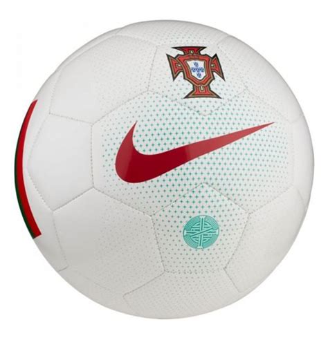 Futebol), the most popular sport in portugal, has a long and storied history in the country, following its 1875 introduction in cities such as funchal, lisbon, porto and coimbra by english merchants and portuguese students arriving back home from studying in england. Bola de Futebol Portugal Futebol 2018-2019 (Branco ...