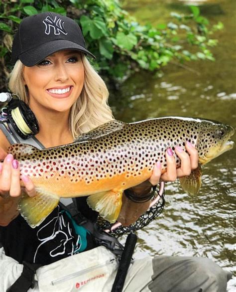 Country Girls Fishing Flyfishing With Images Fishing Women Fly