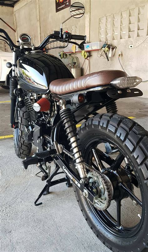 Yamaha has unveiled the new 2017 scr950 scrambler motorcycle as part of its sport heritage range and is one of the more beautiful looking bikes to come from the manufacturer, given its heritage. Pin by Richard Is on yamaha sz16 | Scrambler motorcycle ...
