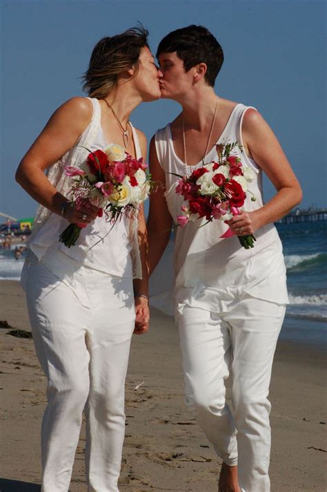 All The Way From Australia To Say I Do On Santa Monica Beach Lesbian Weddings Lesbian
