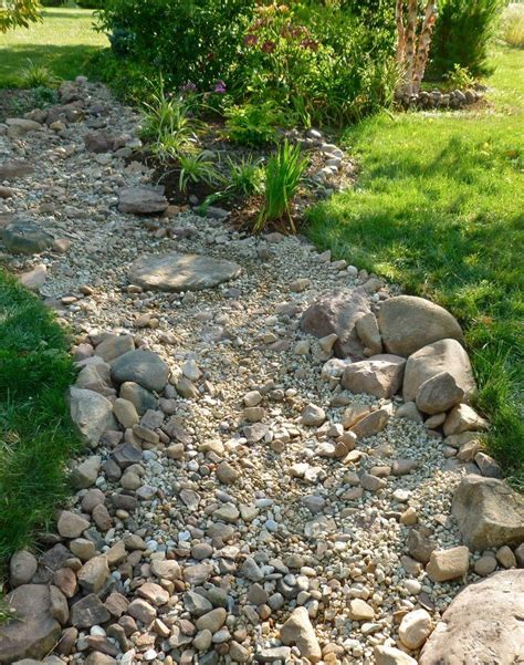 25 Gorgeous Dry Creek Bed Design Ideas — Style Estate Dry Riverbed