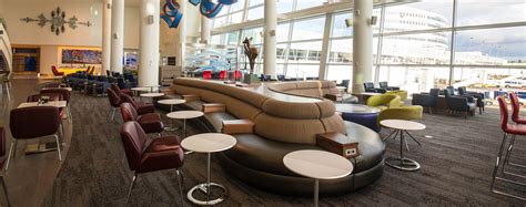 Exploring Delta Airlines' Airport Lounges: A Traveler's Guide