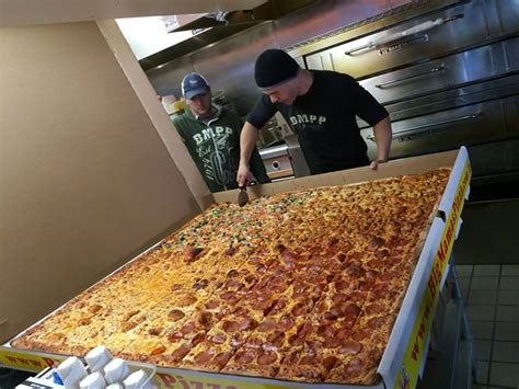 Las Big Mamas And Papas Pizzeria Does Giant 54″ Pizzas In Their Own Giant Boxes Metro News