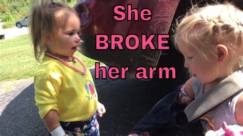 She Broke Her Arm Bear Turns 2 Months Youtube