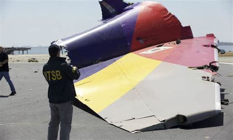 2 Die 305 Survive After Airliner Crash Lands At San Francisco Airport