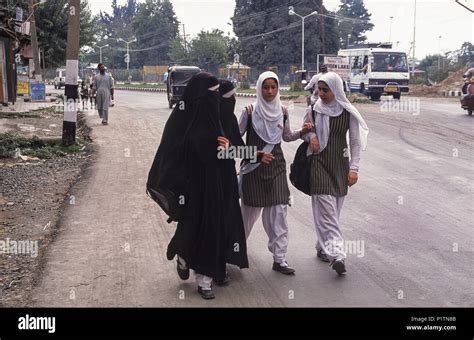 Srinagar India Group Of Muslim Girls Stock Photo Alamy