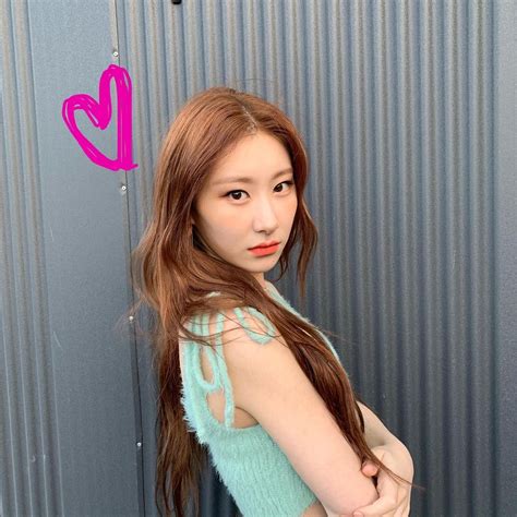 Look Itzy Chaeryeong Is Mint Fairy In New Photos On Instagram Kpopstarz