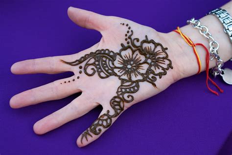 Enjoy The Beautiful Artwork Of Mehndi Henna Of India Boomsbeat