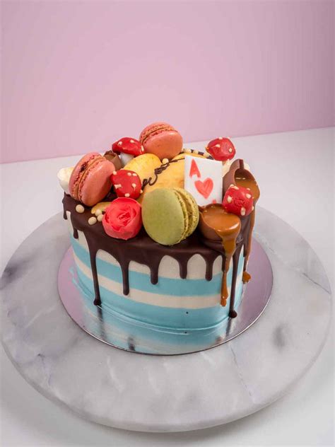 Alice In Wonderland Heart Cake Free T And Delivery Anges De Sucre