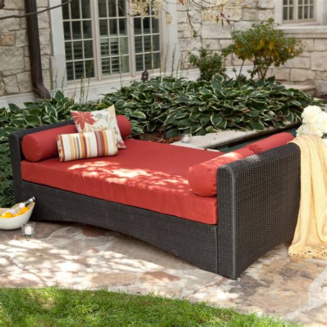 Outdoor Daybeds For The Ultimate Backyard Relaxation